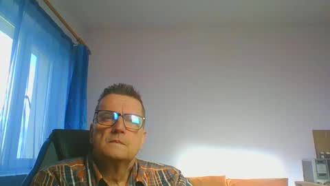 Snapshot of ulmeni4 chatting on 12, 3, 2025 ulmeni4 online show from 12, 3, 2025