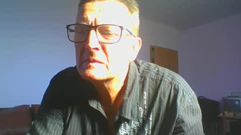 Snapshot of ulmeni4 chatting on 17, 10, 2025 ulmeni4 online show from 17, 10, 2025