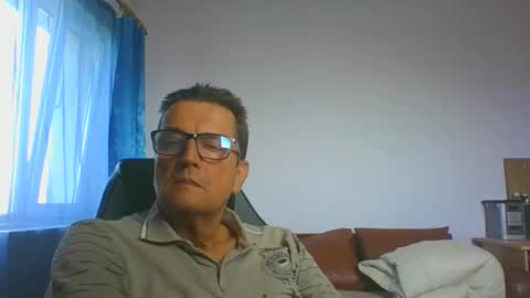 Snapshot of ulmeni7 chatting on 19, 10, 2025 ulmeni7 online show from 19, 10, 2025