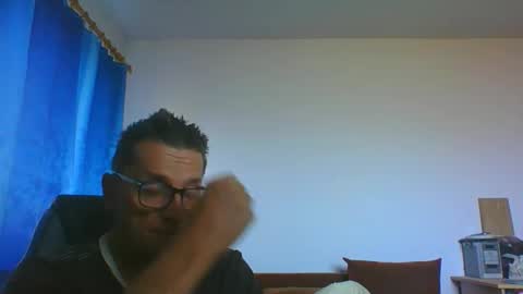 Snapshot of ulmeni7 chatting on 8, 6, 2026 ulmeni7 online show from 8, 6, 2026