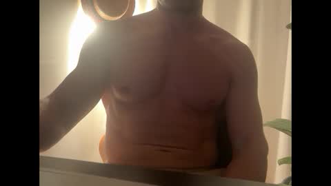 Snapshot of um_russo chatting on 8, 10, 2025 Camacho online show from 8, 10, 2025