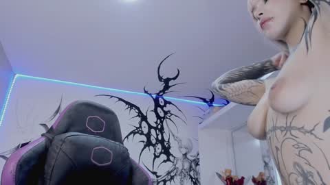 Snapshot of unachimbaherida chatting on 1, 2, 2025 Elle Danielle online show from 1, 2, 2025