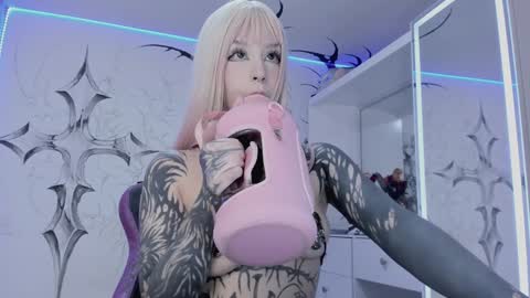 Snapshot of unachimbaherida chatting on 3, 2, 2025 Elle Danielle online show from 3, 2, 2025