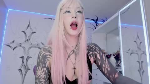 Snapshot of unachimbaherida chatting on 1, 3, 2025 Elle Danielle online show from 1, 3, 2025