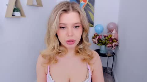 Snapshot of unforgettablalice chatting on 28, 4, 2026 Alice online show from 28, 4, 2026