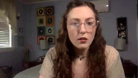 Snapshot of unicornfairy55 chatting on 24, 5, 2026 Lola Moonstone online show from 24, 5, 2026