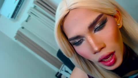 Miss Andrea online show from 7, 4, 2026