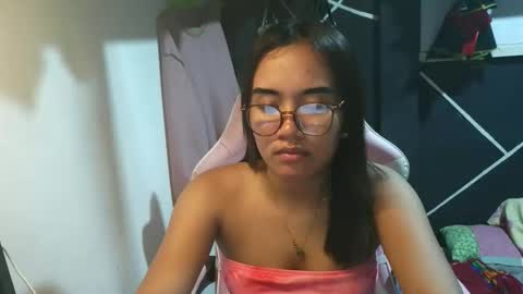 Snapshot of ur_wetwife chatting on 20, 12, 2025 ur_wetwife online show from 20, 12, 2025