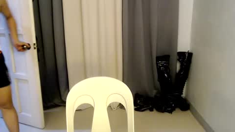 Snapshot of urasian_hardcockxx chatting on 14, 1, 2025 milly online show from 14, 1, 2025