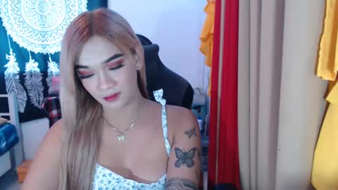 Snapshot of urasiandreamgirlxxx chatting on 7, 12, 2024 jess online show from 7, 12, 2024