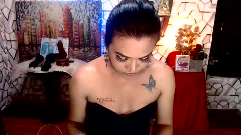 Queen lucy online show from 4, 6, 2026