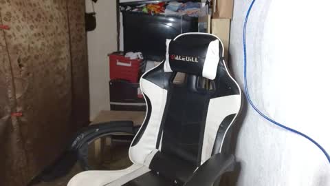 Snapshot of urfynestasian chatting on 27, 10, 2025 urfynestasian online show from 27, 10, 2025