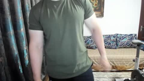 Snapshot of urgymcrush chatting on 9, 10, 2025 UrGymCrush online show from 9, 10, 2025