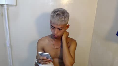 Snapshot of urhotfuckingass chatting on 8, 6, 2026 richard online show from 8, 6, 2026