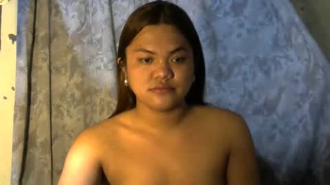 Snapshot of urhottie_bella chatting on 28, 4, 2026 urhottie_bella online show from 28, 4, 2026