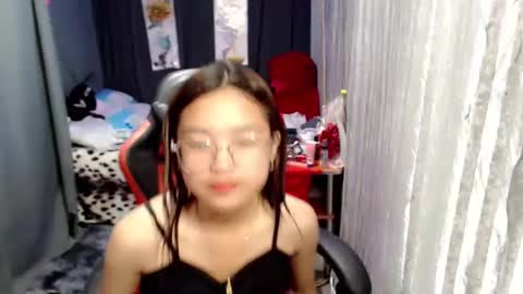 urlovelychinita online show from 12, 1, 2025