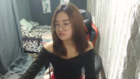 urlovelychinita online show from 25, 1, 2025