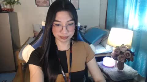 Ashley Kate Mateo Gray online show from 20, 2, 2025