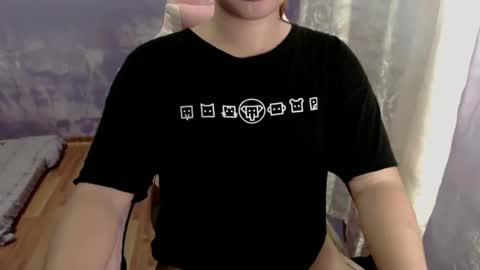 Snapshot of urwildslutty17 chatting on 13, 11, 2025 urwildslutty17 online show from 13, 11, 2025