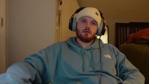 Snapshot of v_for_veng chatting on 5, 2, 2025 v_for_veng online show from 5, 2, 2025