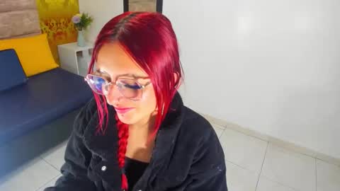 vaiiolett__ online show from 2, 12, 2025