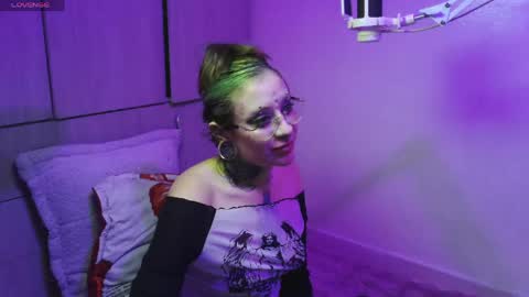 Vainilla Independent model online show from 14, 4, 2026