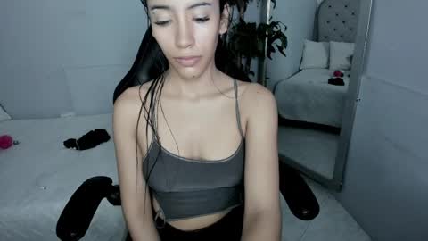 Snapshot of vaiolethsan chatting on 7, 5, 2026 Vaioleth online show from 7, 5, 2026
