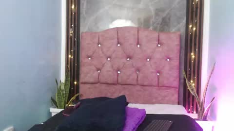 Snapshot of vale_queeny chatting on 5, 8, 2026 vale_queeny online show from 5, 8, 2026