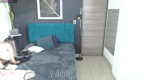 valentina_herrrera online show from 7, 4, 2026