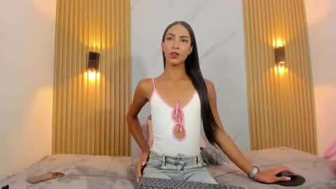 Snapshot of valentinaliux_ chatting on 12, 6, 2026 valentinaliux_ online show from 12, 6, 2026