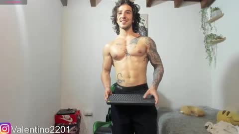 Snapshot of valentino2201 chatting on 2, 3, 2026 valentino online show from 2, 3, 2026