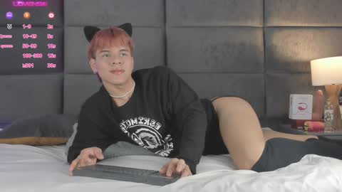 Snapshot of valentino_moon chatting on 12, 12, 2024 valentino moon online show from 12, 12, 2024
