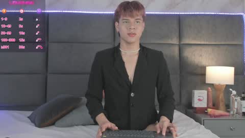 Snapshot of valentino_moon chatting on 17, 12, 2024 valentino moon online show from 17, 12, 2024