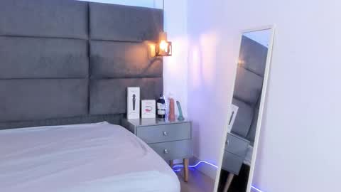 Snapshot of valentino_moon chatting on 12, 10, 2025 valentino moon online show from 12, 10, 2025