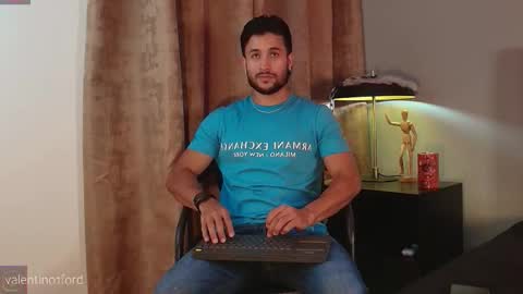 Snapshot of valentinoford chatting on 22, 10, 2025 Valentino online show from 22, 10, 2025