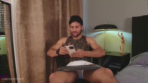 Snapshot of valentinoford chatting on 11, 11, 2025 Valentino online show from 11, 11, 2025