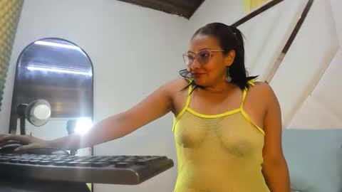 valeria_gil_ online show from 28, 5, 2026