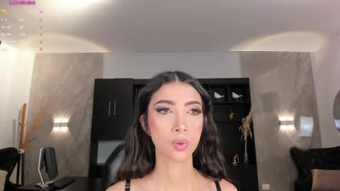 Snapshot of valeriavelvet chatting on 8, 3, 2025 Vale online show from 8, 3, 2025