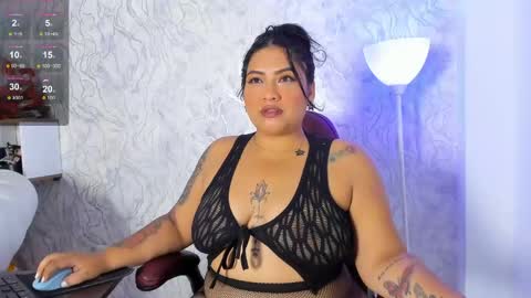 Snapshot of valeriia_moon chatting on 12, 5, 2026 Valeria GomezGMT-5 2200-0600 online show from 12, 5, 2026