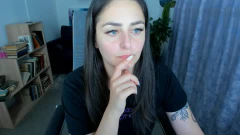 Snapshot of valeriiemills chatting on 1, 6, 2026 Valerie online show from 1, 6, 2026