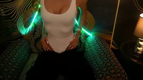 Snapshot of valeryroyale chatting on 5, 3, 2025 Valery online show from 5, 3, 2025
