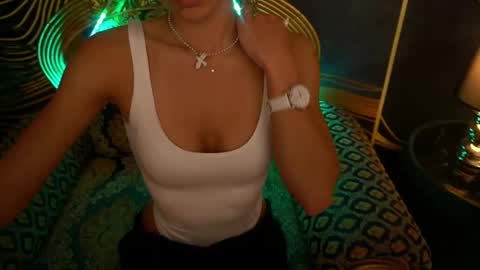 Snapshot of valeryroyale chatting on 5, 3, 2025 Valery online show from 5, 3, 2025