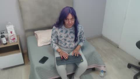 Snapshot of valevicious chatting on 10, 11, 2025 valevicious online show from 10, 11, 2025