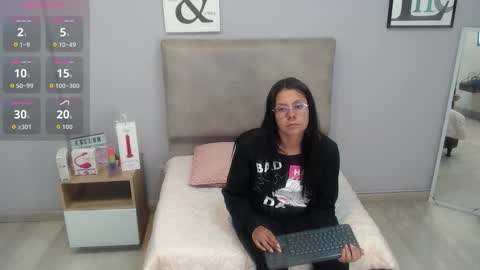 Snapshot of valevicious chatting on 24, 11, 2025 valevicious online show from 24, 11, 2025