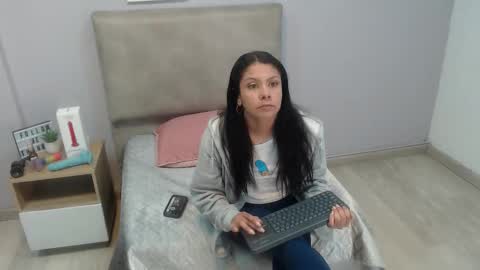 Snapshot of valevicious chatting on 15, 12, 2025 valevicious online show from 15, 12, 2025