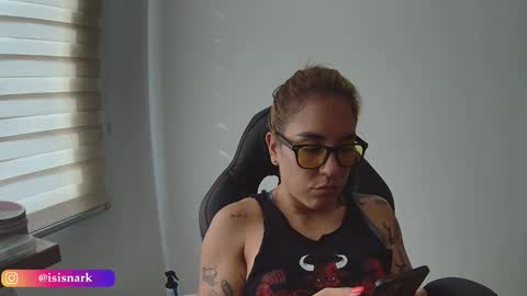 Snapshot of valkyriarose chatting on 3, 12, 2025 Isis online show from 3, 12, 2025