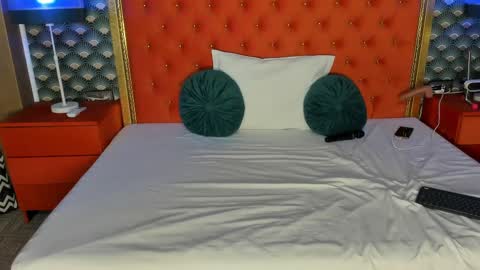 Valerie Val V online show from 12, 2, 2025