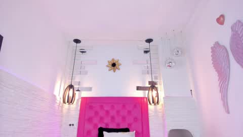 Vallolet Peach  online show from 31, 1, 2025