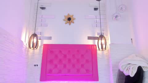 Vallolet Peach  online show from 4, 2, 2025