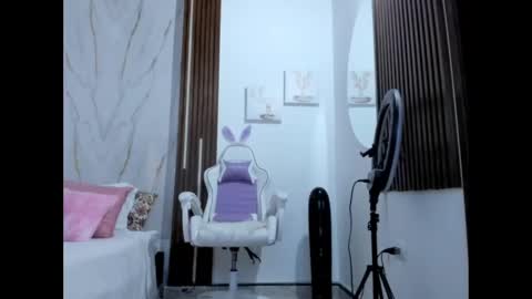 Vallolet Peach  online show from 13, 9, 2025